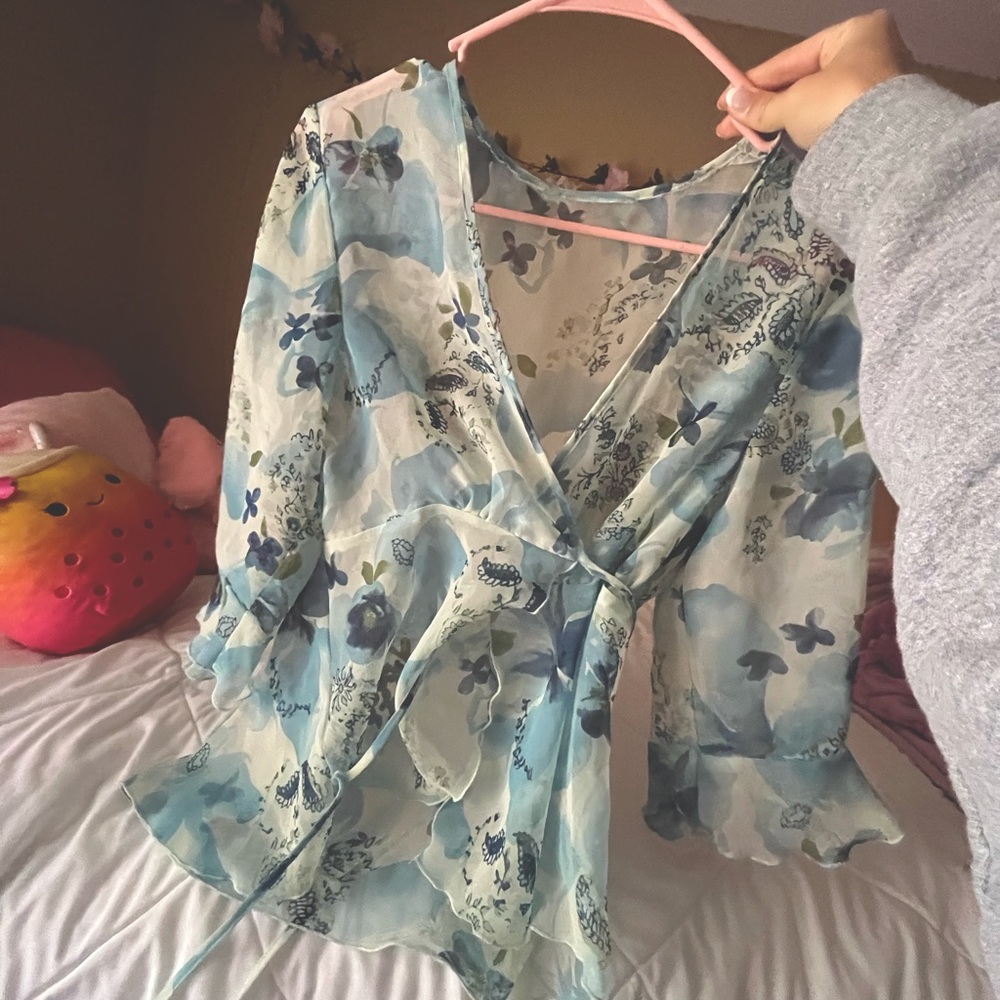 Beautiful vintage, open front layer top with ruffle hem